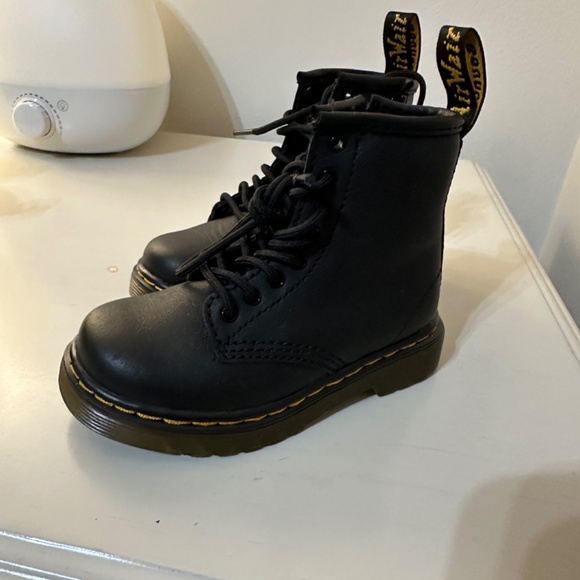 Dr. Martens boots - Picture 1 of 3